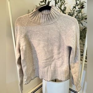 NWT Gap mock neck sweater
Size : S
